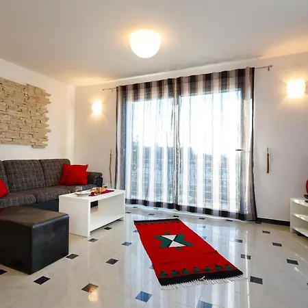 Adria 4*