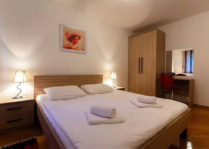 Adria Πανσιόν 4*