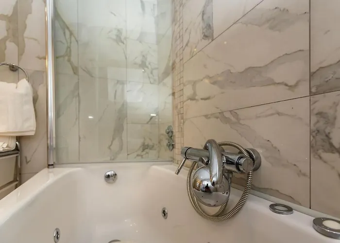 Πανσιόν Adria 4*